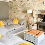 Rural 3 Bedroom With Swimming Pool *