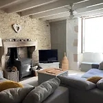 Rural 3 Bedroom With Swimming Pool Holiday home