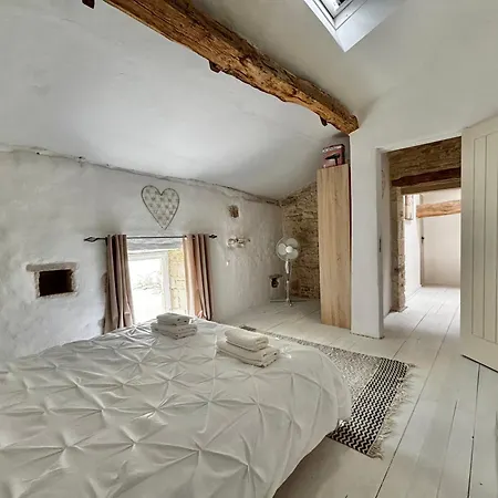 Rural 3 Bedroom With Swimming Pool *