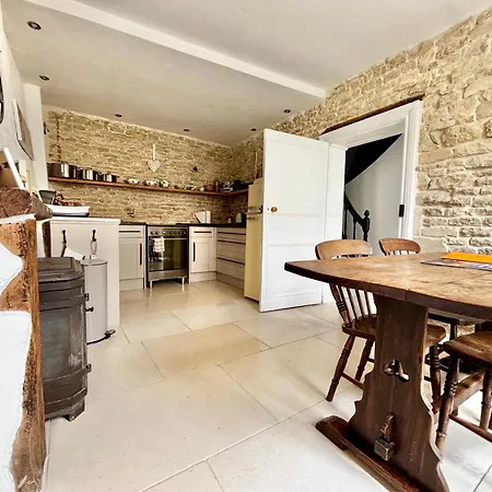 Rural 3 Bedroom With Swimming Pool * Raix
