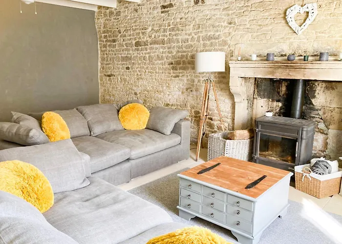 Rural 3 Bedroom With Swimming Pool *