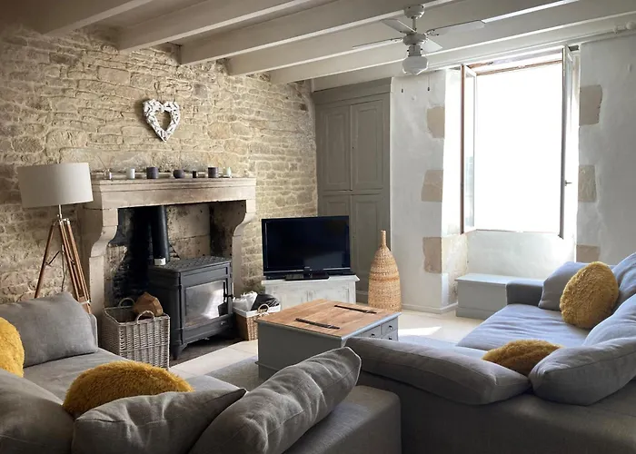 Rural 3 Bedroom With Swimming Pool Ferienhaus